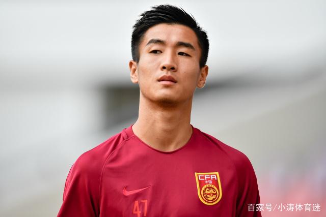 国乒男队选出二队长有争议，王励勤做出新调整，樊振东也笑了